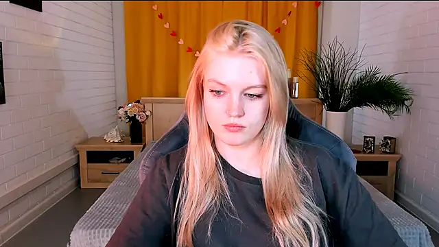 Snapshot of GraceGlamour chatting on March 21, 8:17 am GraceGlamour online show from March 21, 8:17 am