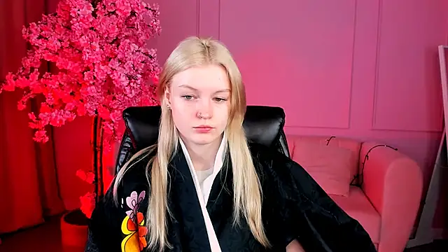 Snapshot of GraceGlamour chatting on March 22, 5:06 am GraceGlamour online show from March 22, 5:06 am