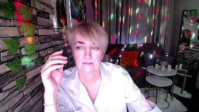 Hot Girl87 online show from December 2, 7:27 pm