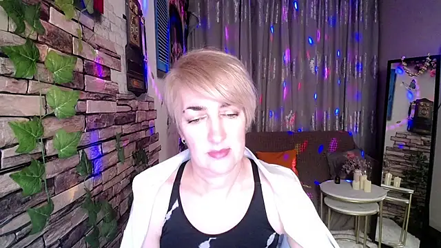 Hot Girl87 online show from December 7, 10:17 pm