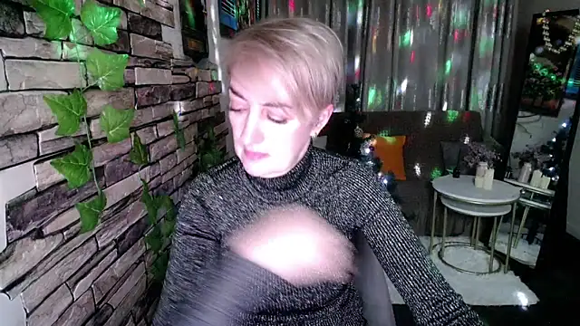 Hot Girl87 online show from December 15, 4:15 pm