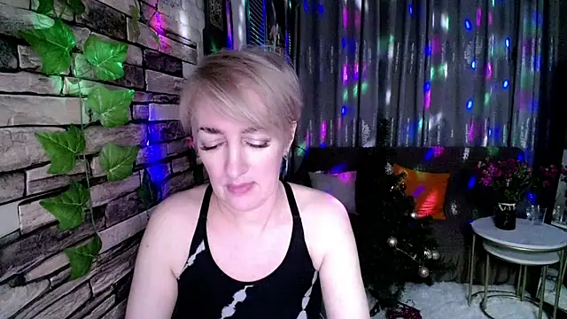 Hot Girl87 online show from December 16, 5:22 pm