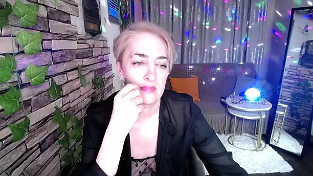 Hot Girl87 online show from January 29, 7:43 pm