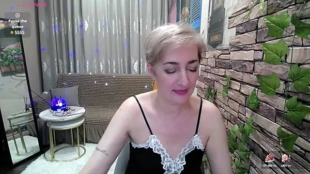 Hot Girl87 online show from February 4, 9:41 pm