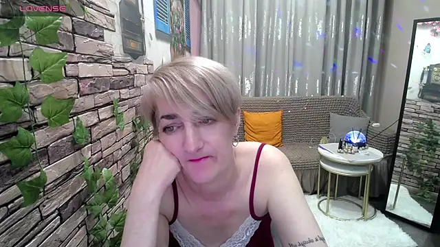 Hot Girl87 online show from February 8, 9:04 pm