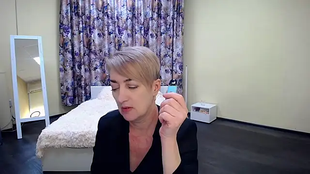 Hot Girl87 online show from March 10, 11:38 pm