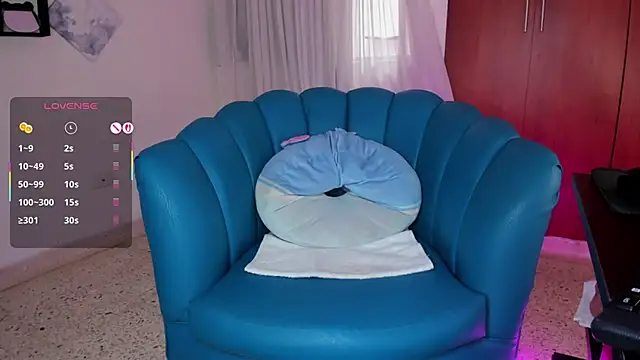 Julie Markk online show from December 19, 8:38 pm