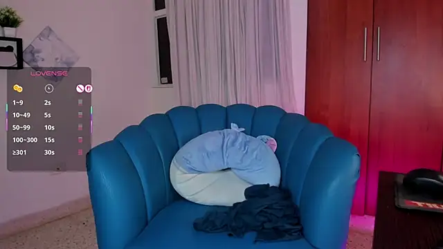 Julie Markk online show from January 14, 8:25 pm