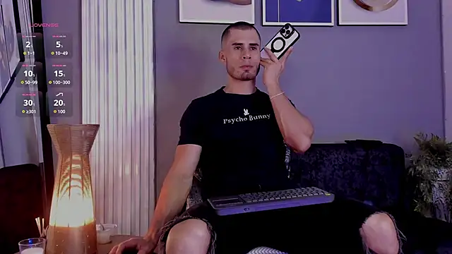 Snapshot of thomas_eliotts chatting on June 2, 7:49 pm thomas eliotts online show from June 2, 7:49 pm
