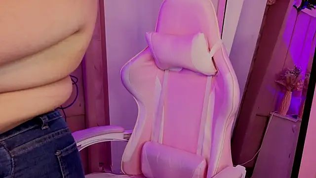 Snapshot of MollyBigBoobs12 chatting on February 11, 9:31 pm MollyBigBoobs12 online show from February 11, 9:31 pm