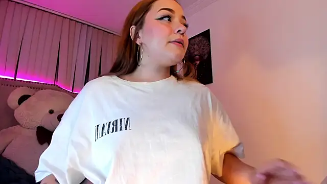 Snapshot of Valentina_Se chatting on December 18, 12:10 am Valentina Se online show from December 18, 12:10 am