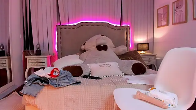 Snapshot of Valentina_Se chatting on February 12, 7:02 am Valentina Se online show from February 12, 7:02 am