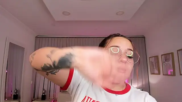 Snapshot of Valentina_Se chatting on February 22, 4:18 am Valentina Se online show from February 22, 4:18 am