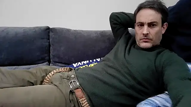 Snapshot of basquehotboy chatting on December 10, 10:47 pm basquehotboy online show from December 10, 10:47 pm
