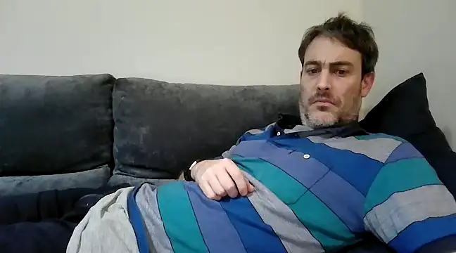 Snapshot of basquehotboy chatting on December 18, 10:13 pm basquehotboy online show from December 18, 10:13 pm