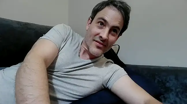 Snapshot of basquehotboy chatting on January 2, 11:27 pm basquehotboy online show from January 2, 11:27 pm