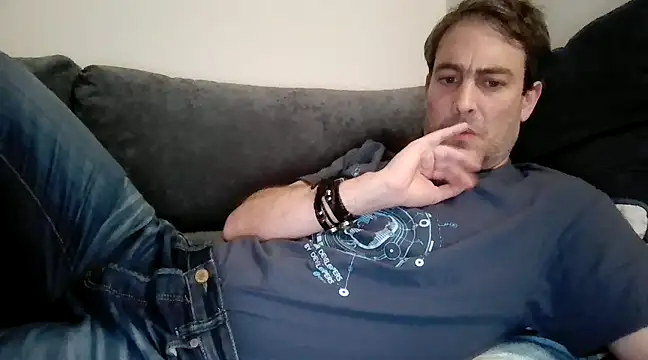 Snapshot of basquehotboy chatting on January 3, 10:29 pm basquehotboy online show from January 3, 10:29 pm