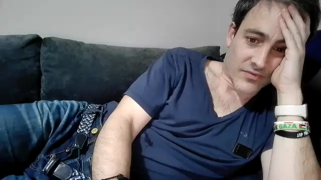 Snapshot of basquehotboy chatting on January 7, 9:46 pm basquehotboy online show from January 7, 9:46 pm