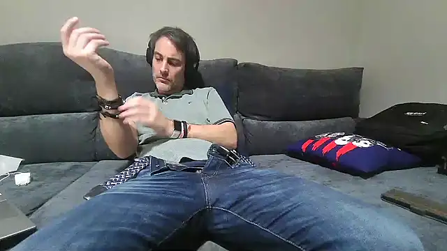 Snapshot of basquehotboy chatting on January 12, 10:12 pm basquehotboy online show from January 12, 10:12 pm