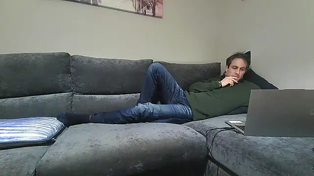 Snapshot of basquehotboy chatting on January 15, 9:41 pm basquehotboy online show from January 15, 9:41 pm