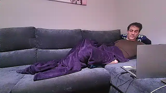 Snapshot of basquehotboy chatting on January 18, 11:22 pm basquehotboy online show from January 18, 11:22 pm