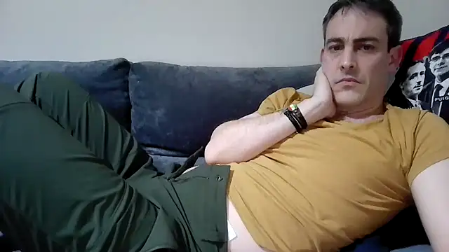 Snapshot of basquehotboy chatting on February 2, 10:49 pm basquehotboy online show from February 2, 10:49 pm