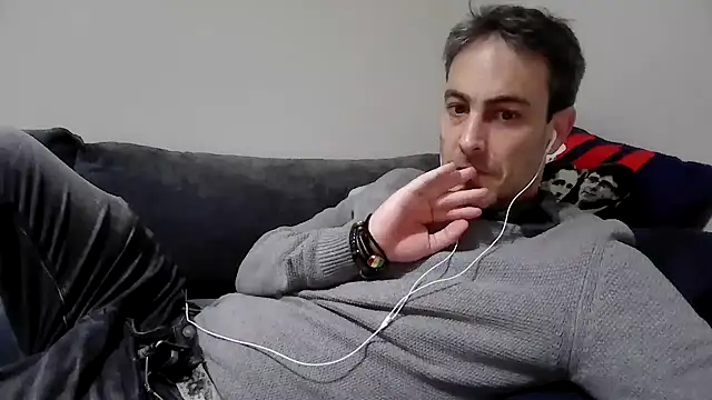 Snapshot of basquehotboy chatting on February 6, 9:38 pm basquehotboy online show from February 6, 9:38 pm