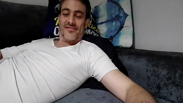 Snapshot of basquehotboy chatting on February 25, 11:44 pm basquehotboy online show from February 25, 11:44 pm