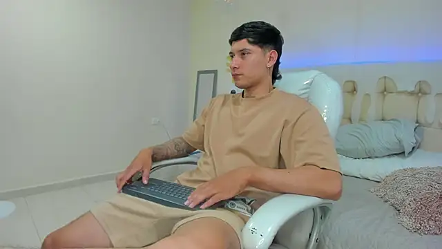 Damian23   online show from January 3, 3:44 pm