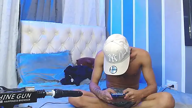 Snapshot of Sexys_Boys_Hot1 chatting on December 3, 9:22 am Sexys Boys Hot1 online show from December 3, 9:22 am