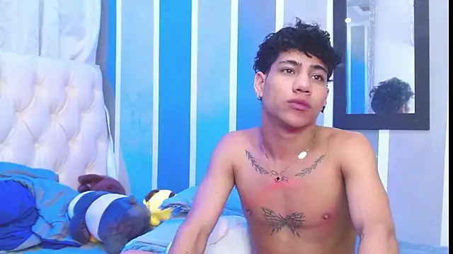 Snapshot of Sexys_Boys_Hot1 chatting on December 13, 8:20 am Sexys Boys Hot1 online show from December 13, 8:20 am