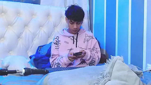 Snapshot of Sexys_Boys_Hot1 chatting on December 24, 10:22 am Sexys Boys Hot1 online show from December 24, 10:22 am