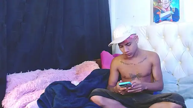 Snapshot of Sexys_Boys_Hot1 chatting on January 23, 5:24 am Sexys Boys Hot1 online show from January 23, 5:24 am