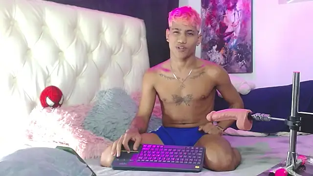 Snapshot of Sexys_Boys_Hot1 chatting on February 6, 2:44 am Sexys Boys Hot1 online show from February 6, 2:44 am