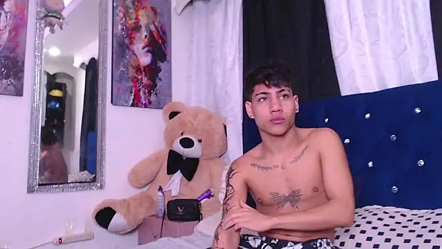 Snapshot of Sexys_Boys_Hot1 chatting on September 28, 5:13 am Sexys Boys Hot1 online show from September 28, 5:13 am