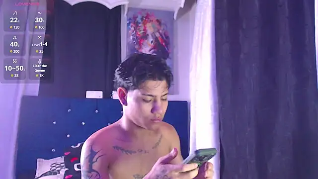 Snapshot of Sexys_Boys_Hot1 chatting on December 14, 1:55 am Sexys Boys Hot1 online show from December 14, 1:55 am