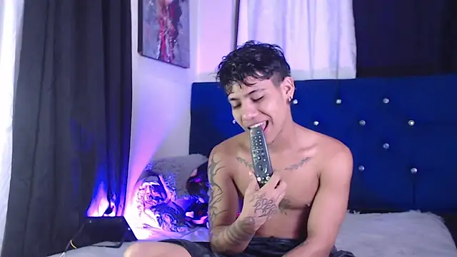 Snapshot of Sexys_Boys_Hot1 chatting on March 6, 1:24 am Sexys Boys Hot1 online show from March 6, 1:24 am