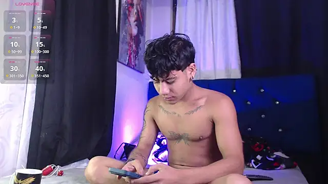 Snapshot of Sexys_Boys_Hot1 chatting on March 24, 1:43 am Sexys Boys Hot1 online show from March 24, 1:43 am