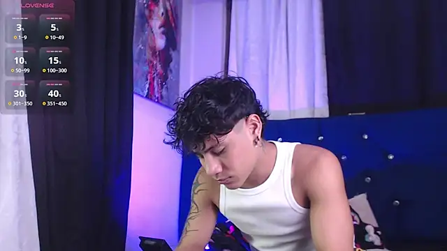 Snapshot of Sexys_Boys_Hot1 chatting on April 8, 1:27 am Sexys Boys Hot1 online show from April 8, 1:27 am