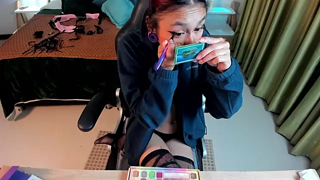 Kat cute  online show from March 11, 7:04 am