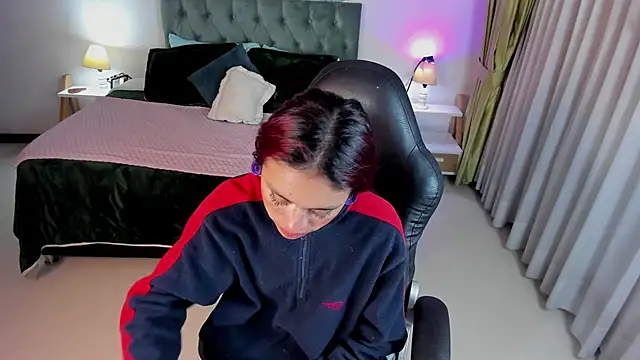 Kat cute  online show from March 13, 10:05 am