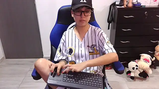 thomascooper7 online show from November 30, 7:40 pm