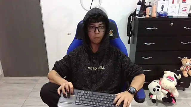 thomascooper7 online show from January 13, 8:14 pm