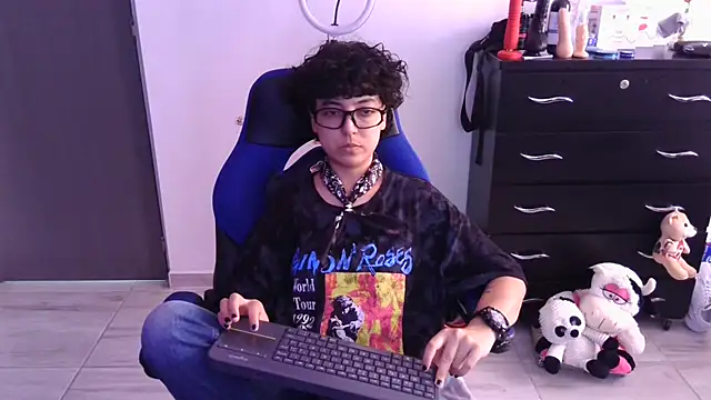 thomascooper7 online show from February 28, 4:08 pm