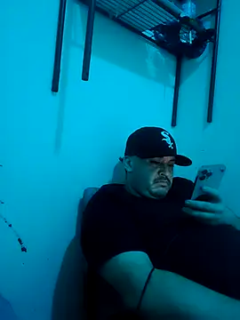 Snapshot of RodeMud chatting on February 26, 12:59 pm RodeMud online show from February 26, 12:59 pm