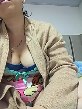 Snapshot of RenataSexy_ chatting on February 12, 2:24 am RenataSexy online show from February 12, 2:24 am