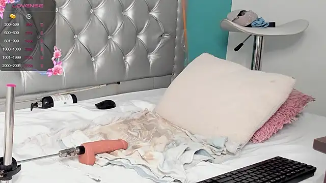 GinaKurt online show from December 30, 8:32 am