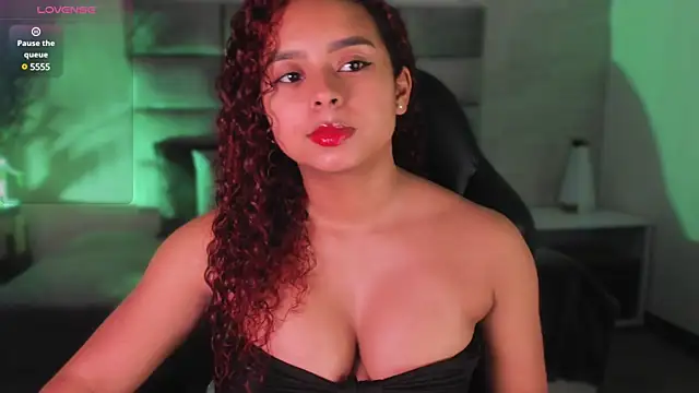 lara jones  online show from March 11, 3:26 am