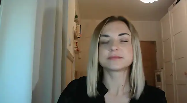 Snapshot of ashley_xlove chatting on January 6, 6:10 pm ashley xlove online show from January 6, 6:10 pm