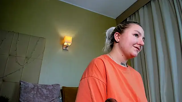 Snapshot of Debbie_Taylor chatting on December 7, 10:50 pm Debbie Taylor online show from December 7, 10:50 pm